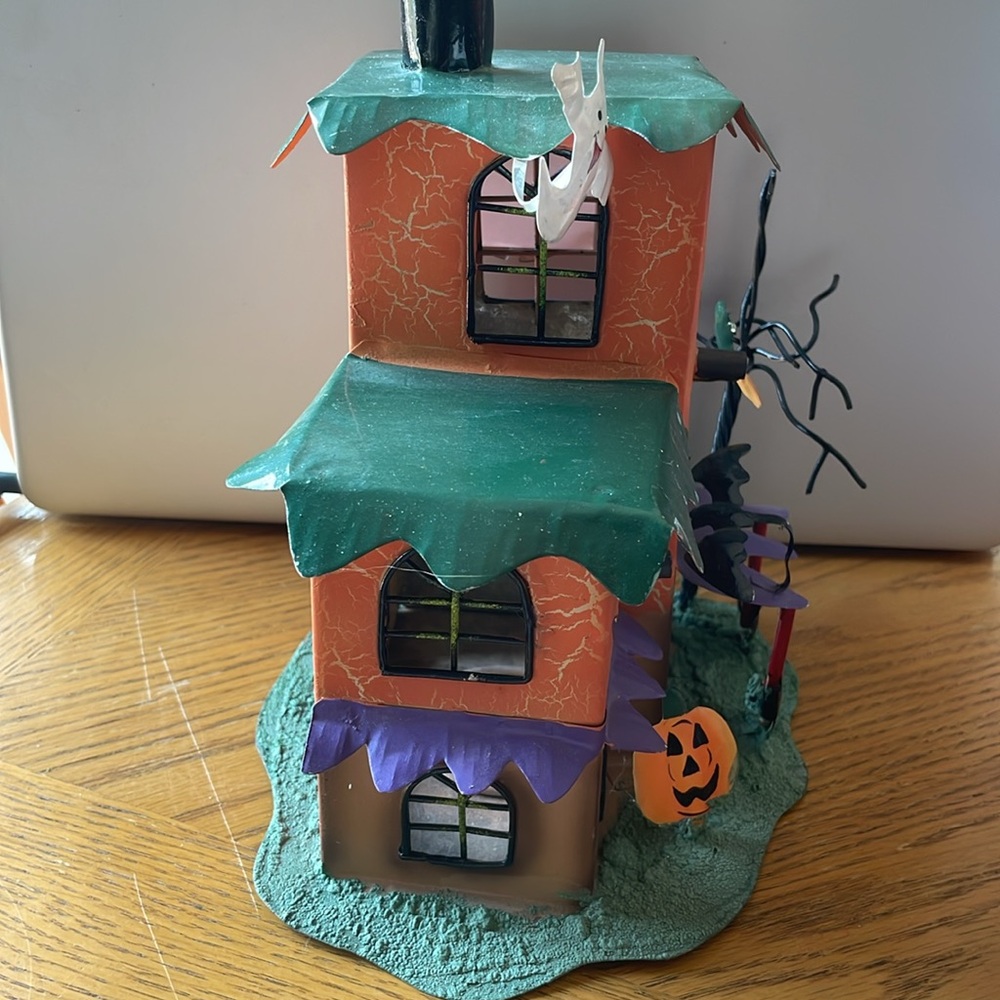 Halloween Haunted House Metal Decoration - Picture 4 of 4